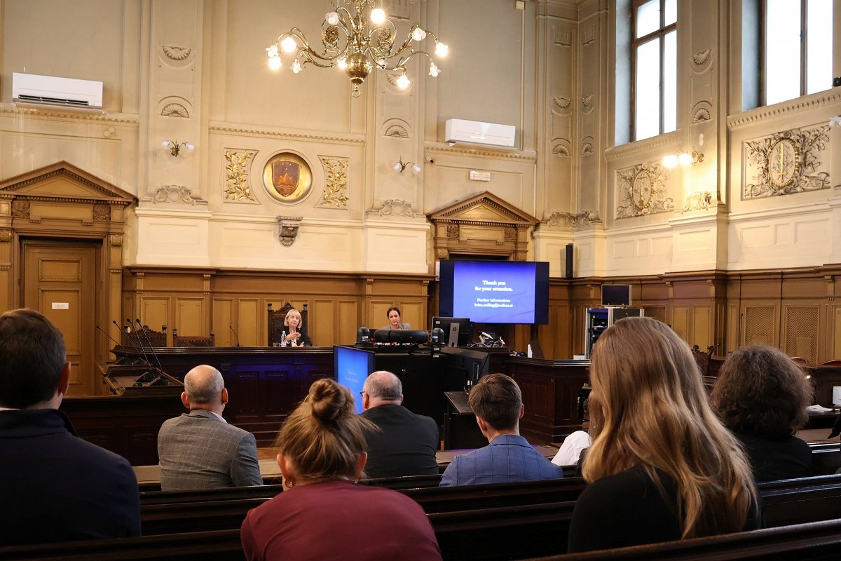 Udeleženci mednarodnega seminarja o človekovih pravicah v kazenskih postopkih