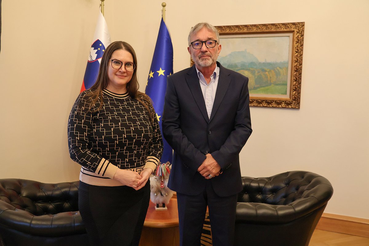 Predsednik Vrhovnega sodišča RS dr. Miodrag Đorđević in ministrica za pravosodje mag. Andreja Kokalj