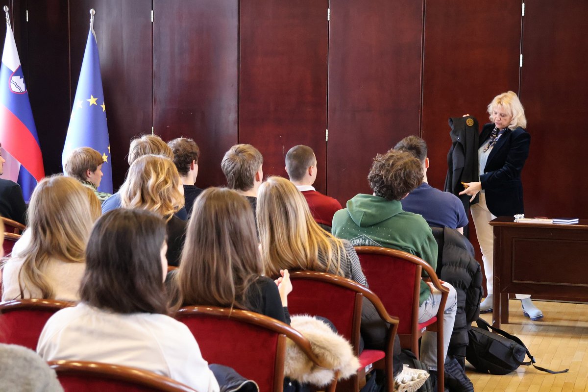 Dijaki gimnazije Ledina na obisku na Vrhovnem sodišču
